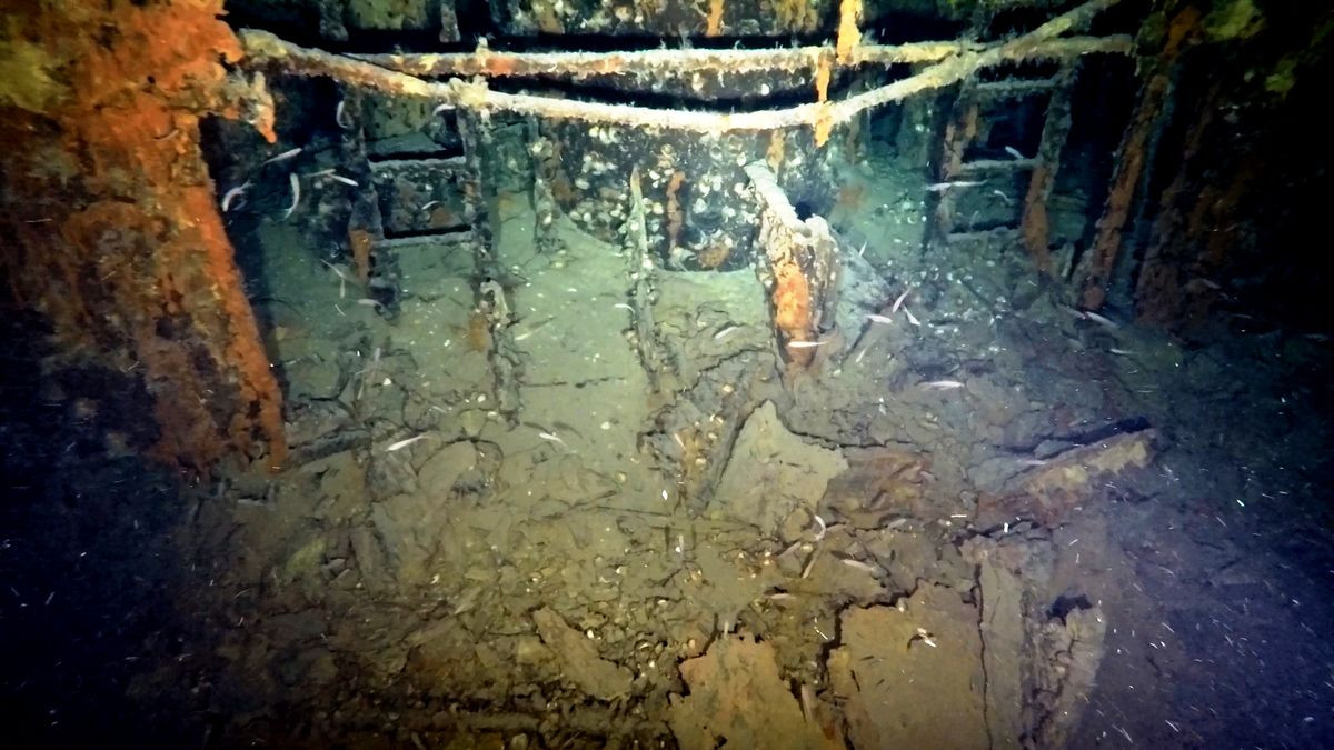 HMS Trooper đã đi vào khu vực rải mìn trên và gặp sự cố thảm khốc khiến tàu ngầm bị chìm cùng toàn bộ 64 thành viên thủy thủ đoàn. Xác tàu bị vỡ thành 3 phần: mũi tàu, thân tàu và đuôi tàu. Điều này cho thấy một vụ nổ kinh hoàng đã xảy ra khiến HMS Trooper bị chìm rất nhanh, có thể chỉ trong vài phút.