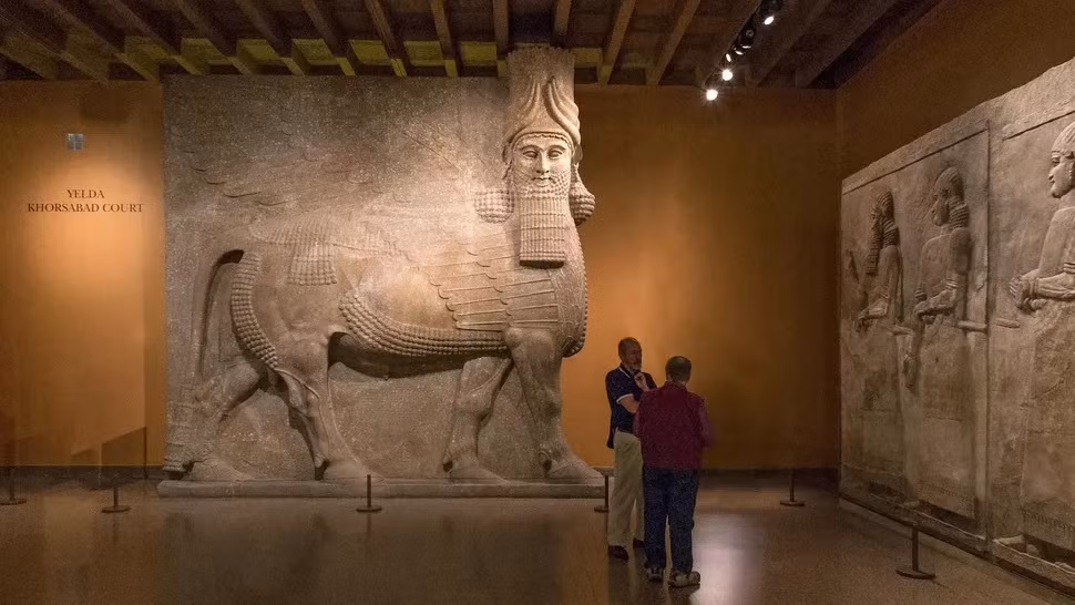 Thông qua sử dụng các thiết bị, kỹ thuật hiện đại, các nhà khảo cổ đã tìm thấy tàn tích của nhiều công trình tại Khorsabad - thủ đô của đế chế Assyria. Trong số các công trình có một biệt thự lớn, các khu vườn hoàng gia.