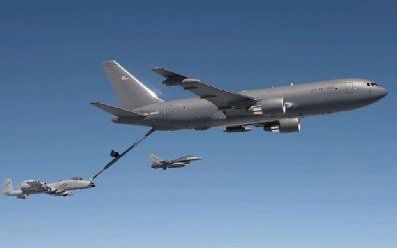 Đối mặt với khả năng Iran thử hạt nhân, Mỹ đã phản ứng nhanh chóng. Theo CNN, sáng 7/10, 4 máy bay chở dầu KC-46A của Mỹ đã bay tới Trung Đông để hỗ trợ tiếp nhiên liệu trên không cho F-35I và các máy bay chiến đấu khác. Động thái này được hiểu là phản ứng mạnh mẽ của Mỹ trước khả năng Iran thử hạt nhân, đồng thời nó cũng thể hiện sự hiện diện quân sự và quyết tâm của Mỹ ở Trung Đông. Ảnh: Boeing.
