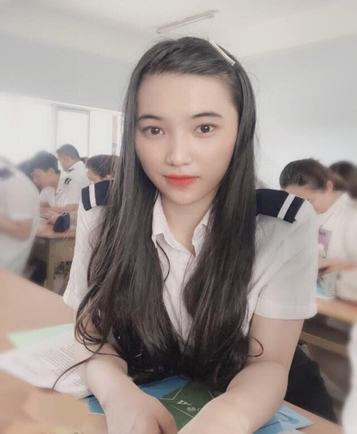 Nga cũng thường chụp hình với các học viên khác.