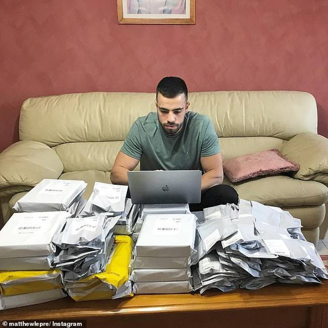 Sở dĩ, mẹ Matthew luôn muốn anh trở thành bác sĩ nha khoa vì hi vọng con có cuộc sống tốt hơn bà. "Tuy nhiên, tôi biết một công việc từ 9h sáng đến 5h chiều không phải là cuộc sống mà tôi muốn", Matthew chia sẻ.