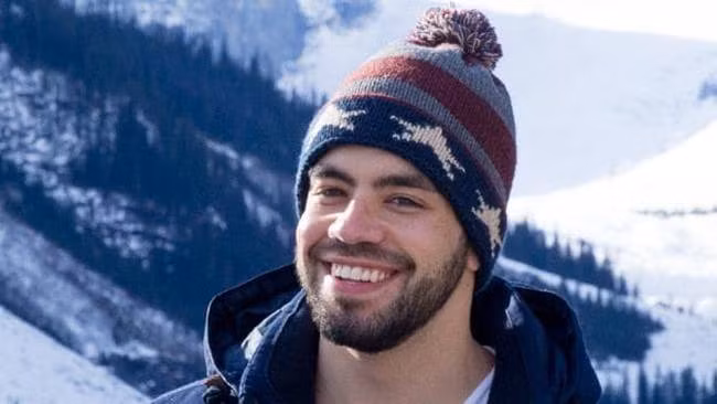 Trong khi rảnh rỗi, Matthew Lepre dành thời gian nghiên cứu cách khởi nghiệp một doanh nghiệp thương mại điện tử.