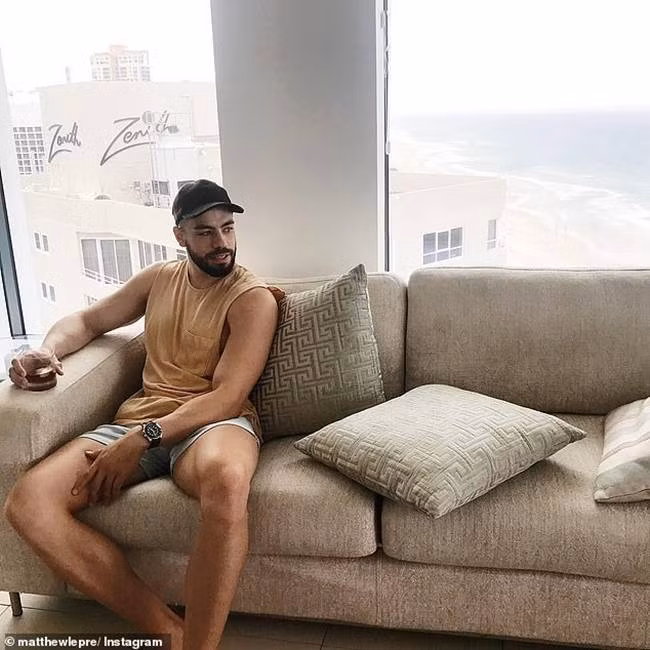 Ngoài kinh doanh, hiện, Matthew Lepre cũng dạy trực tuyến những người khác về cách kinh doanh online.