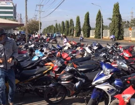 Hon 1.000 CN Cty Kim Cuong Sao Sang di lam lai sau dinh cong