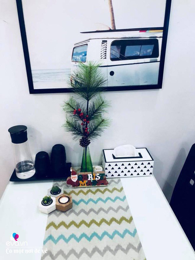 "Mình chọn phong cách Bắc Âu hiện đại làm chủ đạo thiết kế, thêm chút dấu ấn cá nhân với những đồ nhỏ gọn nhiều đường thẳng để phù hợp, tiện dụng, thiết thực nhất với nhàu chung cư nhỏ. Trong đó, 3 màu nội thất trong nhà mình sẽ là màu đen, trắng và ghi. Việc chọn tông màu rất quan trọng, giúp bạn dù chưa có tiền mua ngay 1 lúc, nhưng sẽ giúp mua bạn đồng bộ mọi thứ, không bị cái nọ đá cái kia dẫn đến việc phải bỏ hay thay thế", chị Lan Anh chia sẻ.