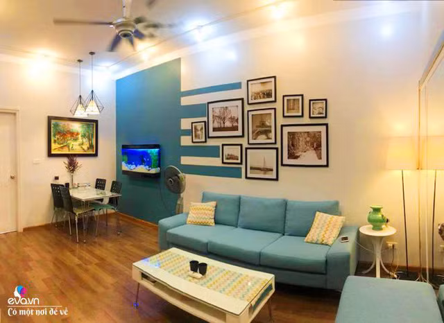 Chỉ chi 100 triệu sửa nhà , chị Lan Anh kể, việc đầu tiên chị làm là đập phá, đục gạch ốp chân tường để ốp gỗ, trám vá lại tường, ốp gạch ban công. Bên cạnh đó, chị thay đổi điện nước, sửa bếp, đập bệ bê tông bếp cũ, đảo chiều bếp với bồn rửa.