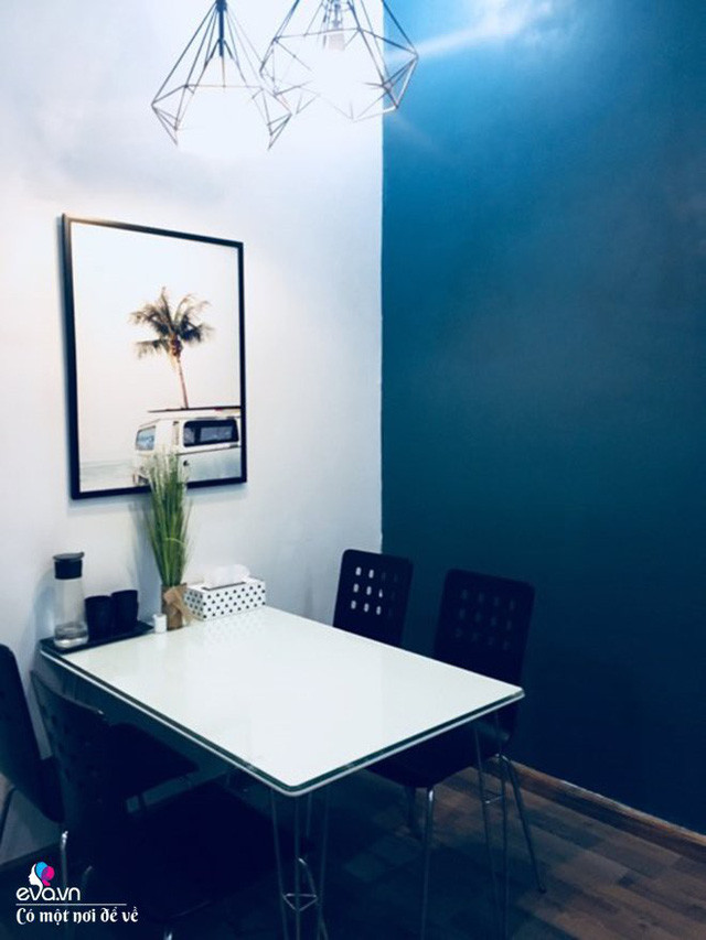 Chia sẻ về không gian sống của mình, chị Lan Anh cho biết, chị mua nhà vào năm 2014 với diện tích 72m2. Sau khi mua xong, khác với cách làm truyền thống là sửa hết 1 lần rồi về ở, anh chị đã chọn cách sửa mỗi tháng 1 hạng mục như cách chăm chút và làm mới cho ngôi nhà của mình. Từ đó vừa hiểu được nhu cầu thực sự lại vừa tránh tình trạng làm ào ào, lãng phí, làm xong rồi mới thấy thừa, thiếu không phù hợp nhu cầu sử dụng.