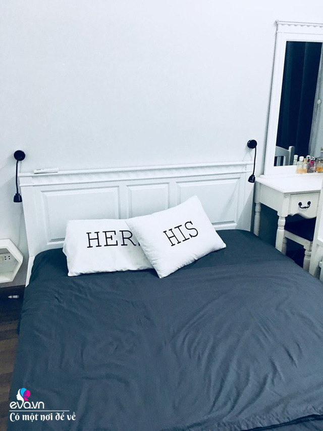 Công việc sửa nhà cuối cùng của chị là tủ bếp. Để thiết kế không gian bếp được hài lòng như hiện nay chị đã phải tưởng tượng và sắp xếp sao cho hợp lý nhất. Chị làm tủ bếp kịch trần giúp không bị bụi bẩn trên nóc mà còn tăng không gian lưu trữ trong căn hộ nhỏ. Cùng với đó, chị làm hệ cửa tủ bếp mở lên trên để không gây va chạm khi mở và làm cửa phẳng kín thay vì làm kính ở ngăn bát đĩa để tạo sự hiện đại, gọn gàng, không bị lộn xộn.