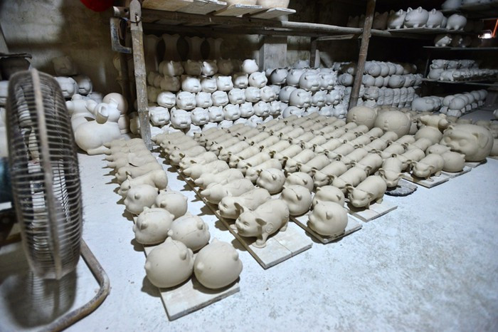 Vật liệu để tạo nên những chú lợn này là đất cao lanh trộn theo tỷ lệ thích hợp. Ảnh: Kinhtedothi.