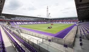 Bị phá hủy nhiều lần trong chiến tranh thế giới II, các khán đài của sân vận động đều đã được sửa chữa nhiều lần.