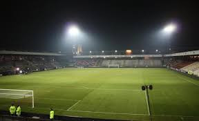 Thiết kế hiện đại giúp sân bảo bảo độ sáng khi thi đấu vào buổi tối.