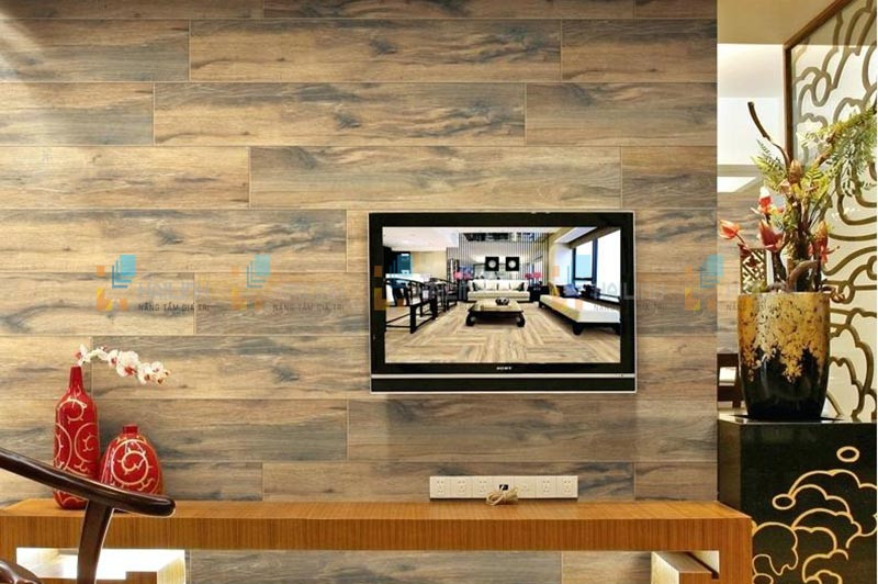 Mỗi viên gạch được làm theo kích thước của từng thanh gỗ lát. Vì vậy, nhìn bên ngoài rất khó để phân biệt đâu là gỗ tự nhiên hay gạch giả gỗ. Ảnh: Gachdongtam.