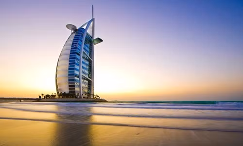 Cao 321 m với 56 tầng, Burj Al Arab được Sách kỷ lục Guinness ghi nhận là khách sạn cao nhất thế giới. Ảnh: ArtPuzzle.