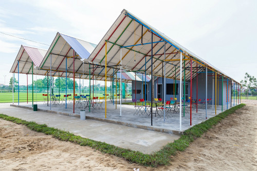 Tương tự, Nhà Cầu vồng (Re-ainbow) của nhóm kiến trúc sư H&amp;P Architects cũng giành giải thưởng cho hạng mục Nhà cộng đồng.