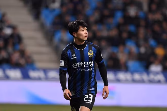 Trước khi sang Bỉ, Công Phượng có thời gian thi đấu cho Incheon United (Hàn Quốc) theo dạng cho mượn. Ảnh: Zing.