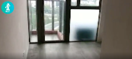 Đặc biệt, căn hộ còn có một ban công nhỏ. Nguồn ảnh: Worldofbuzz.