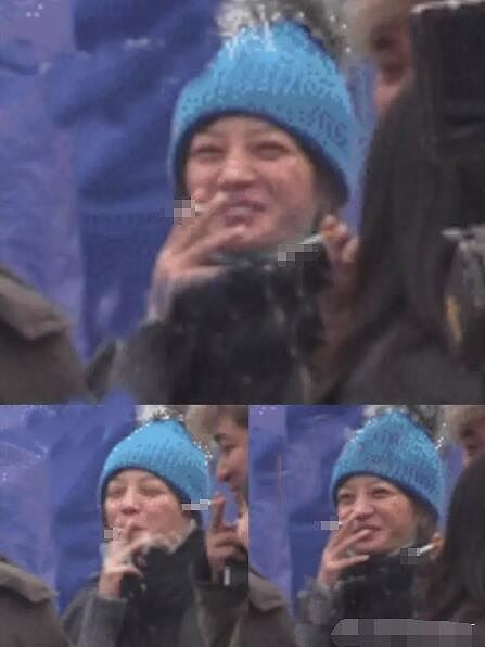 Trong loạt ảnh, Triệu Vy phì phèo hút thuốc, vừa trò chuyện với nhân viên đoàn phim. Nàng "én nhỏ" trông rất vui vẻ.