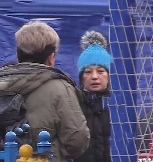 Mọi người cho rằng, nữ diễn viên 43 tuổi đang gặp phải nhiều khó khăn sau khi bị phạt, cách chức vì gian lận chứng khoán; cũng như tin đồn ly hôn chồng...