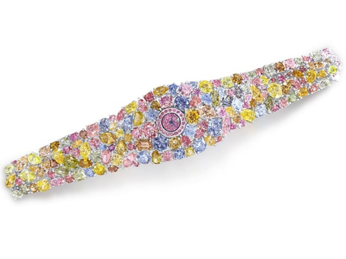 Một khóa kẹp đơn giản được ẩn trên dây đeo.