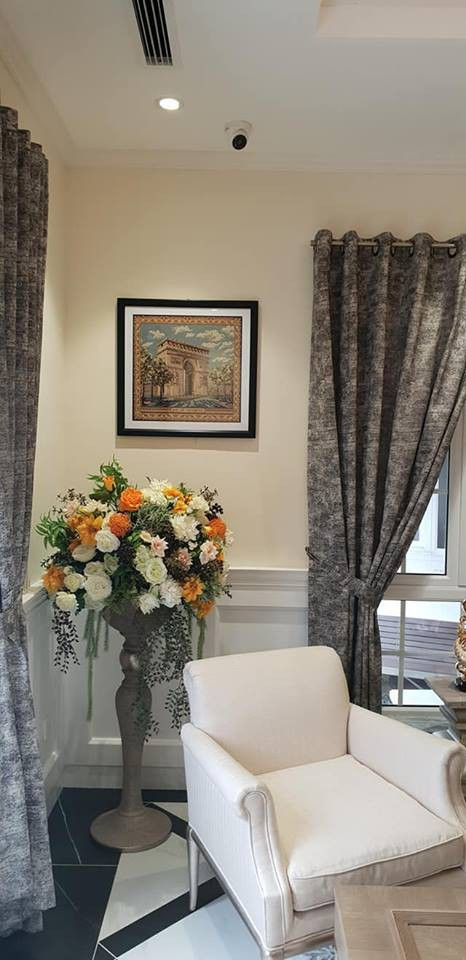 Bên trong nhà vẫn lấy gam màu trắng chủ đạo. Ảnh: Tintuconline.