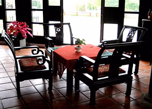 Các không gian chức năng trong nhà đều liên thông nhau như: phòng khách, phòng ăn, nhà bếp, khu thư giãn, quầy bar...Ảnh: Vietnamnet.