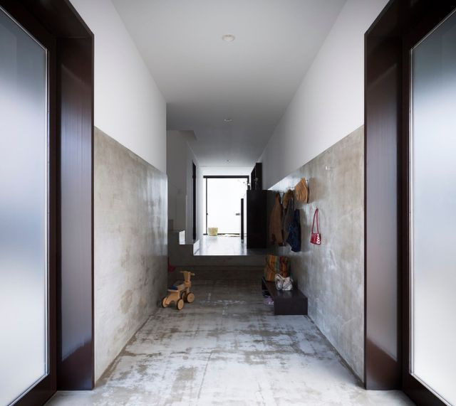 Gam màu đen - trắng chiếm ưu thế tuyệt đối trong không gian nội thất.