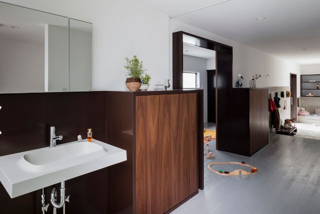 Nội thất gỗ tạo cảm giác ấm cúng.