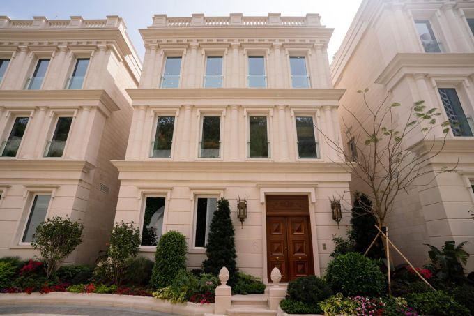 Mới đây, Bloomberg giới thiệu về ngôi nhà xa xỉ tại Hong Kong với giá lên tới 75 triệu USD (tương đương 1.739 tỷ đồng).