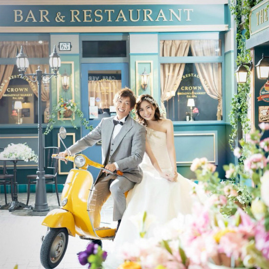 Tuy nhiên, quãng thời gian dài gắn bó khiến cô dần hiểu và cảm thông cho công việc của chồng: “Đó là công việc của anh ấy chứ không phải tình yêu, nên ghen tuông cũng chỉ là vô ích”.