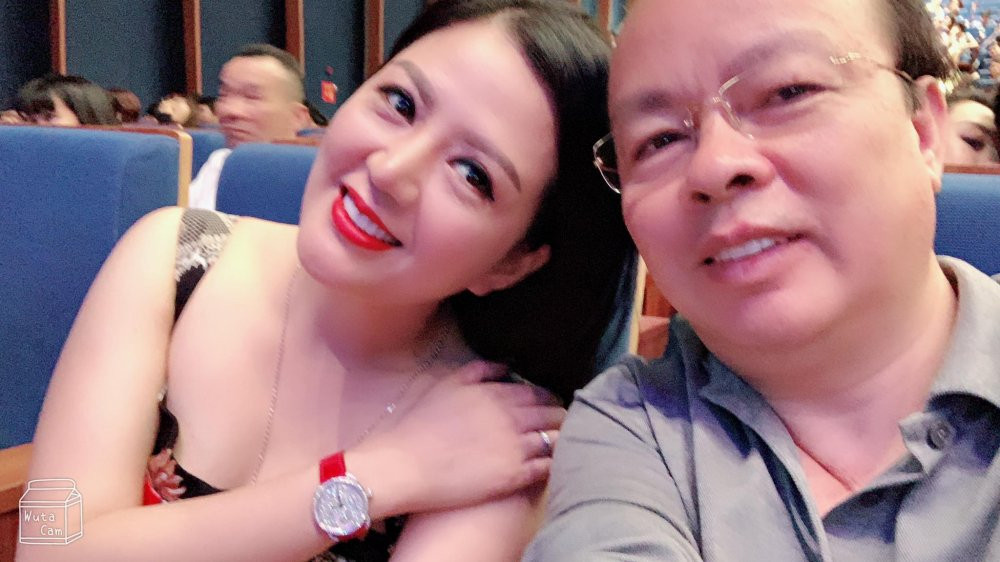 Trước khi bị kỷ luật, Thứ trưởng Bộ Tài chính Huỳnh Quang Hải là người khá kín tiếng. Ngoài các hoạt động về nghiệp vụ, chuyên môn, người ta hầu như không tìm thấy bất cứ thông tin gì khác về ông ngoại trừ sau ồn ào cưới vợ. Ảnh: VTC.