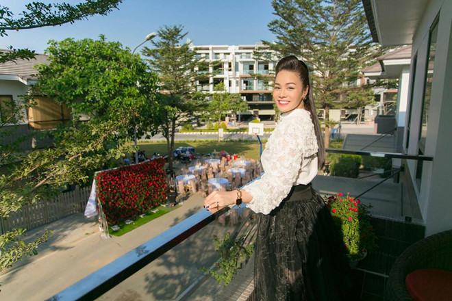 Gần 20 năm làm việc miệt mài, ca sĩ Nhật Kim Anh tậu căn biệt thự tuyệt đẹp ở huyện Bình Chánh, TP HCM. Trước đó, cô sống trong một căn hộ nhỏ ở quận 5.