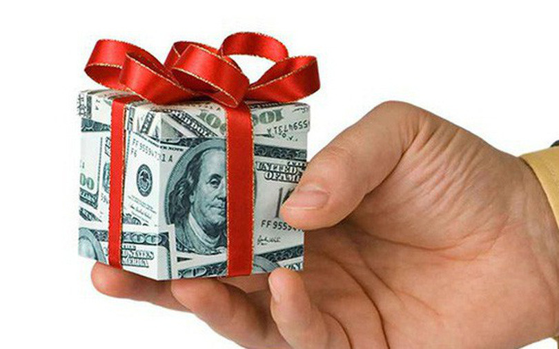 Cũng trong dịp Tết Nguyên đán 2018, một công ty địa ốc tại Tân Bình (TP HCM) công bố mức thưởng cho nhân viên xuất sắc gồm một ôtô 7 chỗ cùng phiếu tích lũy an sinh để mua nhà, tiền mặt và voucher với tổng giá trị 1,3 tỷ đồng. Ảnh minh họa: Internet.