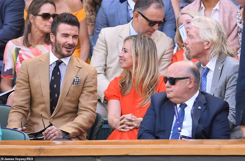 Cựu danh thủ người Anh xuất hiện trên hàng ghế VIP trong trận bán kết đơn nữ giữa Simona Halep và Elina Svitolina.