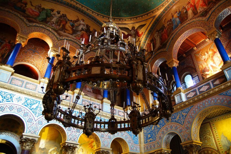  Nội thất được thiết kế tinh xảo kết hợp nét hội họa độc đáo.