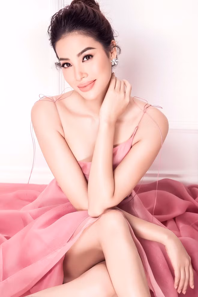 Sau nhiều năm đăng quang Hoa hậu, Phạm Hương khiến nhiều người trầm trồ bởi khối tài sản mà cô đang sở hữu. Ảnh: Zing.