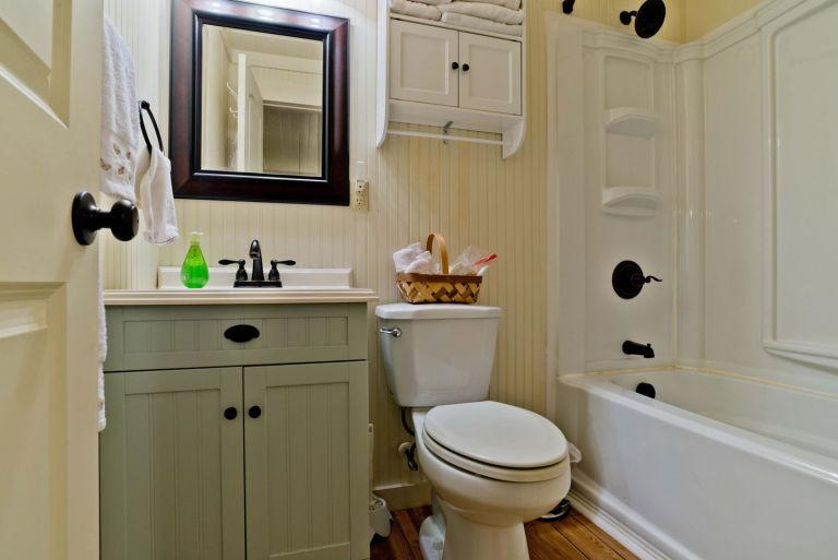 Không gian phòng tắm luôn được giữ sạch sẽ và khô ráo.