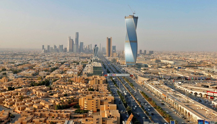 Với nguồn thu dồi dào từ xuất khẩu dầu lửa, Saudi Arabia đã là một điểm đến hấp dẫn đối với lao động từ các quốc gia khác trong nhiều năm qua. Tuy nhiên, thời gian gần đây nền kinh tế lớn nhất thế giới Arab đang mất đi một phần sức hút đối với lao động nước ngoài. Ảnh: Reuters.