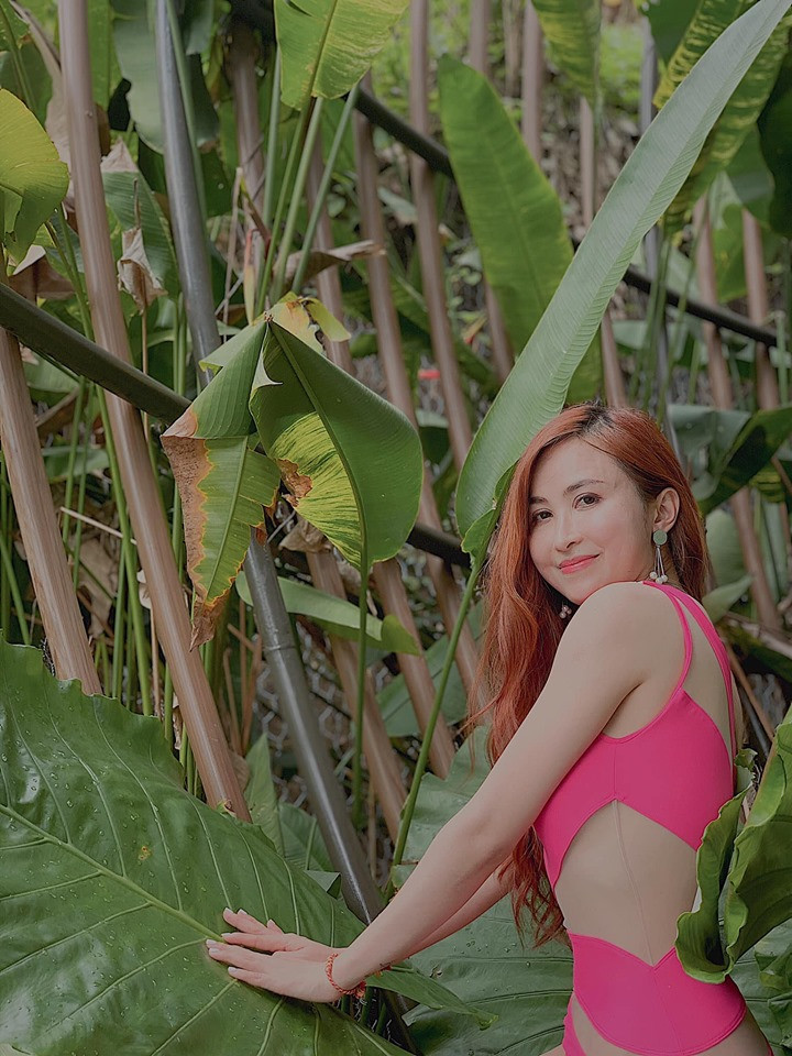 Vợ đại gia Minh Nhựa còn sở hữu gu thời trang đẳng cấp, chuyên hàng hiệu.