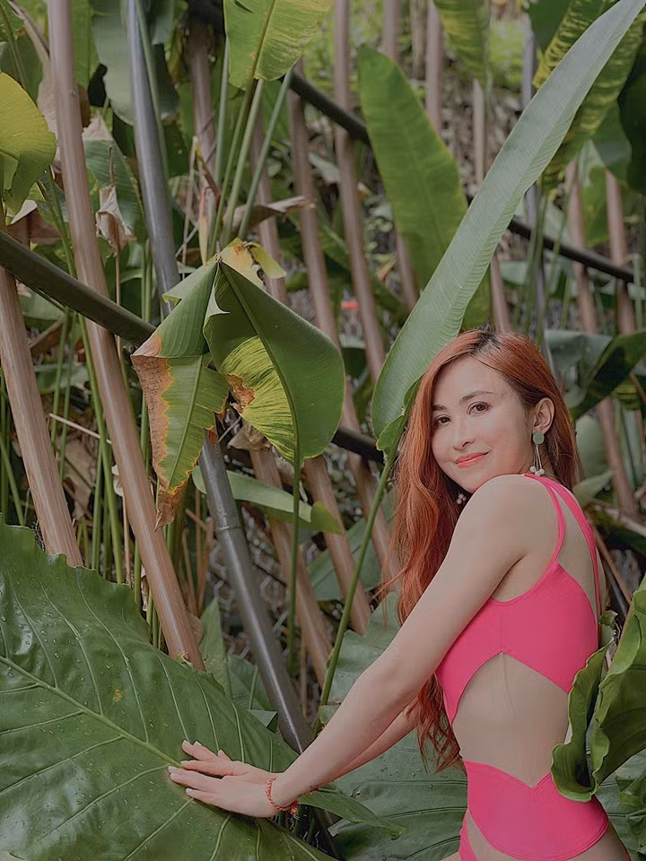 Vợ đại gia Minh Nhựa còn sở hữu gu thời trang đẳng cấp, chuyên hàng hiệu.