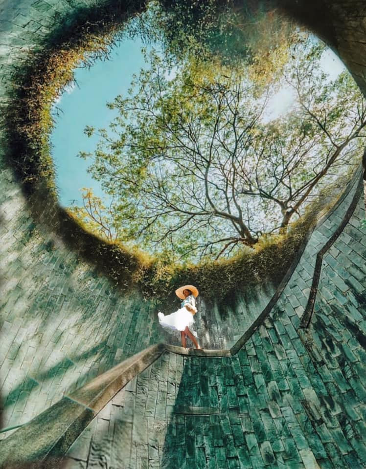 Trên trang Facebook cá nhân, Mina Phạm đăng tải những bức ảnh đẹp, cuộc sống sang chảnh và du lịch khắp nơi.