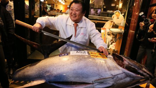 Lượng tiêu thụ tăng mạnh đã dẫn đến việc đánh bắt quá mức khiến loài cá có nguy cơ tuyệt chủng này.