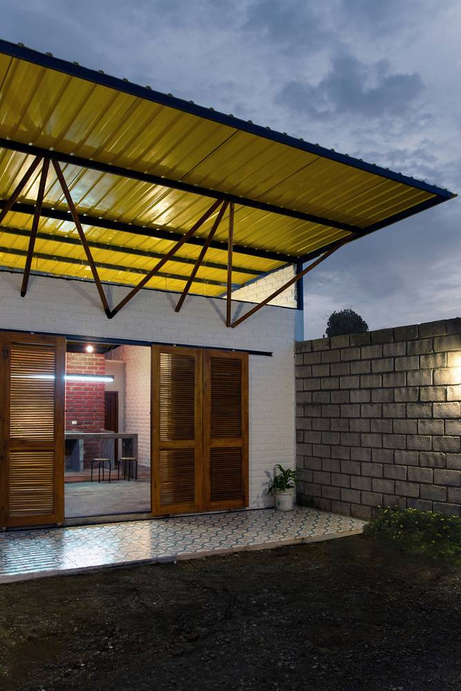 Cùng với đó là khả năng kinh tế eo hẹp, chi phí xây dựng cần phải ở mức tiết kiệm nhất có thể.