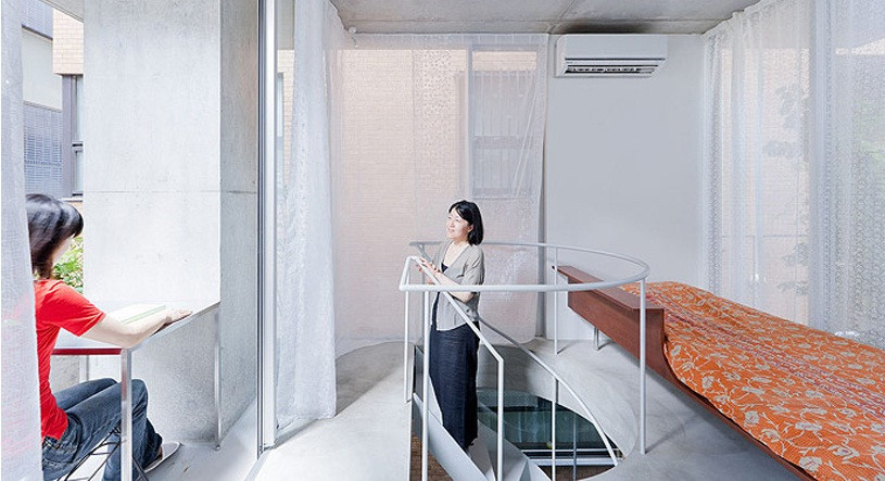 Phòng ngủ thoáng sáng với chiếc giường phá cách. Nguồn ảnh: Iwan Baan.