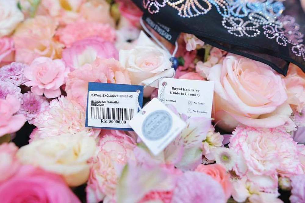 Bawal Exclusive cho biết chiếc khăn này được sản xuất hoàn toàn tại Áo.