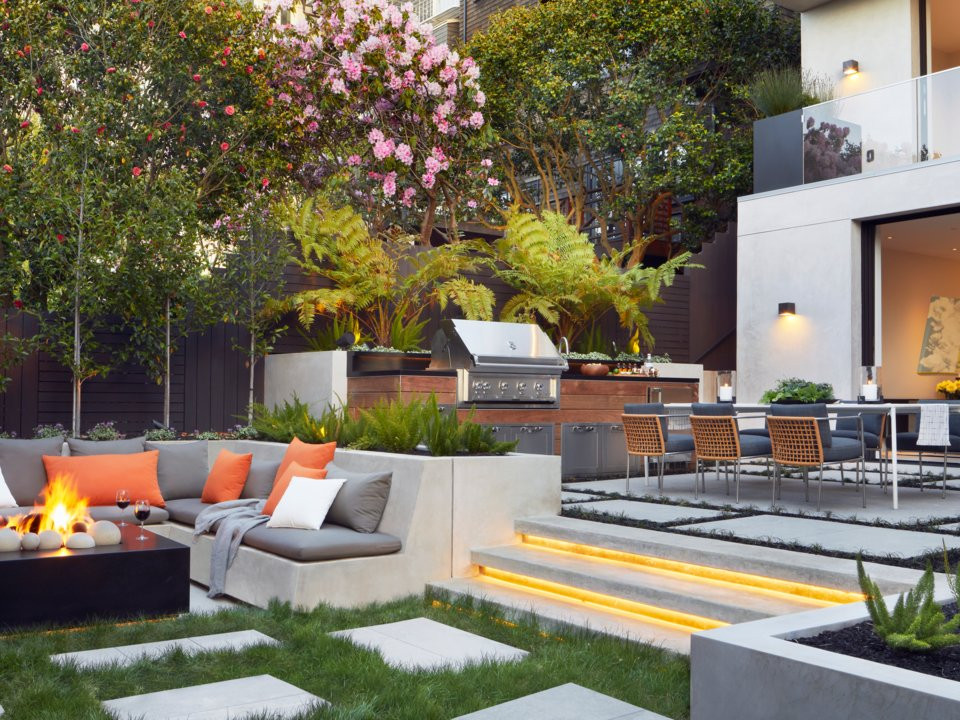 Sân ngoài trời đủ rộng để tổ chức tiệc. Nguồn ảnh: Business Insider.