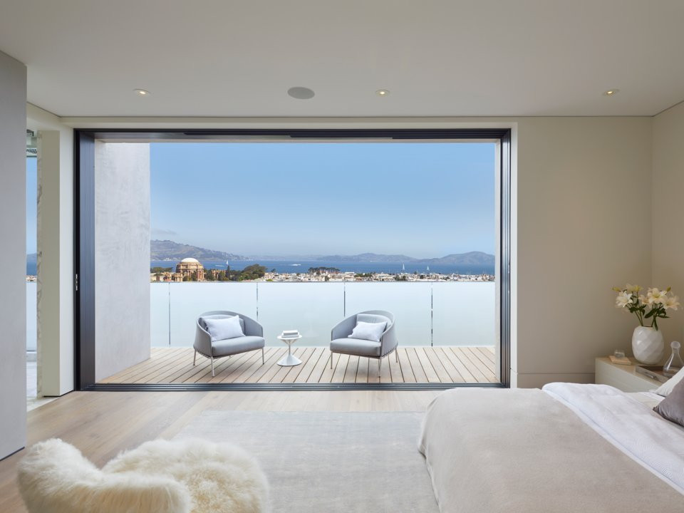 Dây cáp trong mọi phòng ngủ đều được che chắn để giảm nguy cơ tiếp xúc với trường điện tử.