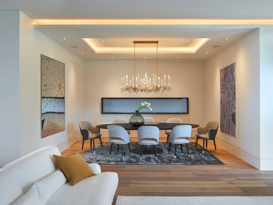 Bàn ăn ấm cúng.