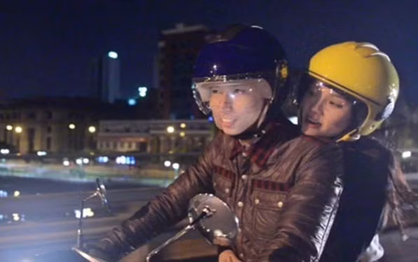 Lucas gặp gỡ và yêu nữ ca sĩ từ khi cô mới 18 tuổi và đang hoạt động trong nhóm nhạc Mây Trắng. Sau 13 năm hẹn hò "trong bóng tối", Thu Thủy mới chính thức giới thiệu bạn trai trước công chúng. Ảnh: Vietnamnet.