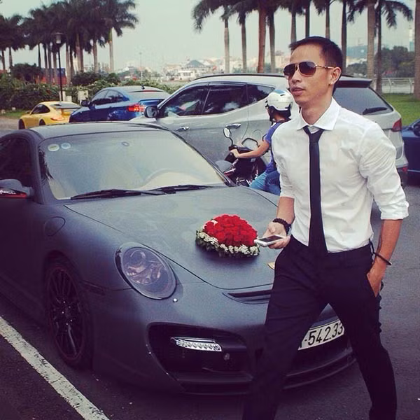 Theo một số nguồn tin, chồng cũ của Thu Thủy không chỉ là một doanh nhân thành đạt. Tuy nhiên Lucas kinh doanh gì thì không được cặp đôi chia sẻ nhiều. Lúc chia tay, Thu Thủy tiết lộ chồng cũ gặp khó khăn về tài chính nên cô ra đi tay trắng và không nhận bất kỳ trợ cấp nào từ Lucas. Ảnh: Vietnamnet.