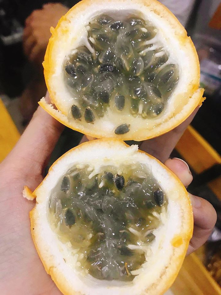 Chanh leo Ecuador nhập khẩu ngọt nên không cần cho thêm đường hay bất kỳ gia vị nào. Ảnh: FB Phuong Anh.